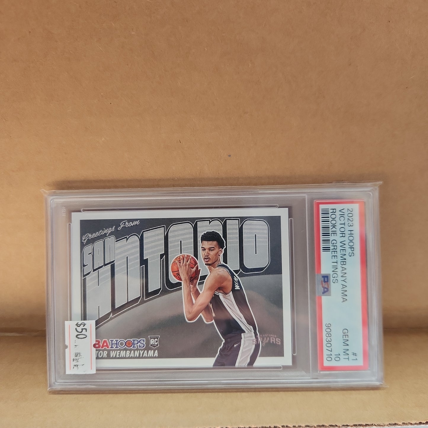 2023 NBA Hoops Victor Wembanyama Rookie Greetings PSA 10